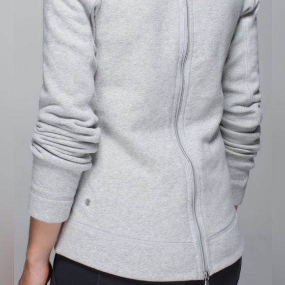 Lululemon Athletica En Route Jacket, Women’s Size 6 Grey Zip Vent, Zip Pockets - Picture 2 of 16